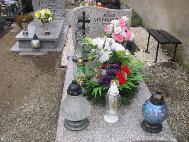 Grób Józef Niedojadło